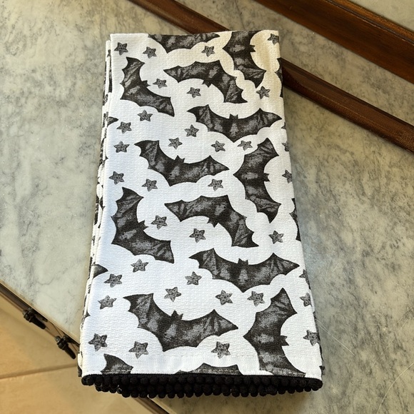 NWT SET/2 Halloween Black and White Bats Stars Goth Kitchen Hand Tea Towels - Picture 2 of 7